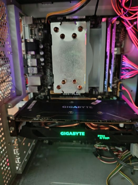 Radeon RX 570 4GB (Samsung Memory) — Холодна