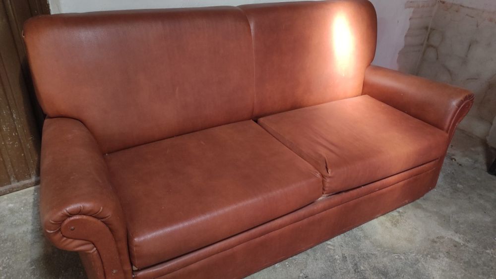 Sofá usado castanho (em bom estado)