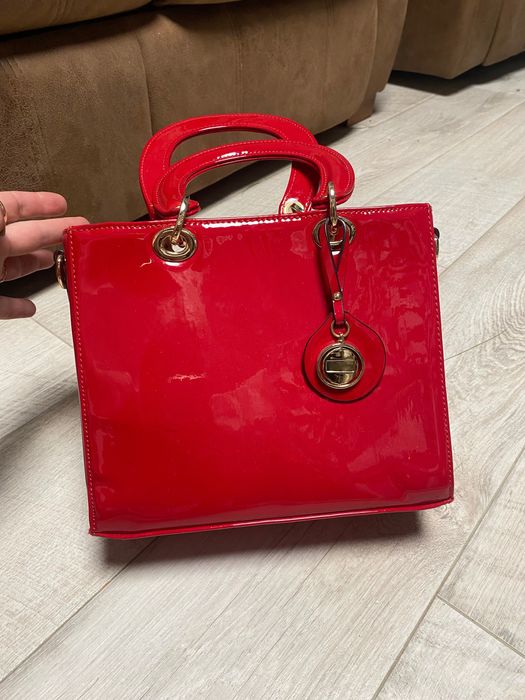 Жіноча сумка лакована