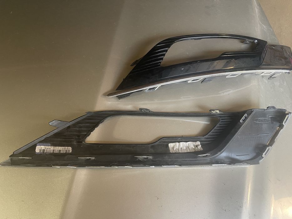 Рамка протитуманної фари Ford Fusion 2017-2018