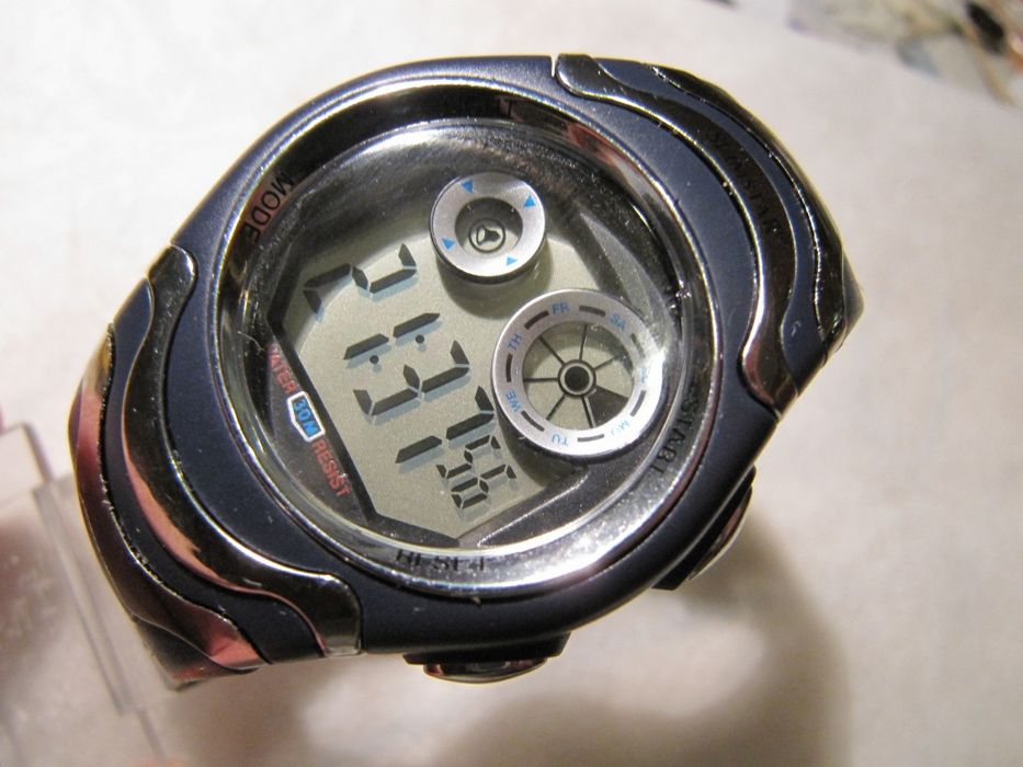 Часы электронные SLIMSTAR в ударопрочном корпусе, водозащита WR-30