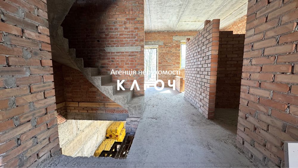 Продаж чудового таунхауса біля парку, перша лінія