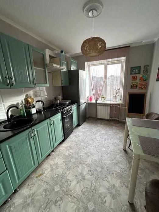 Продається 3-и кімнатна  СТАЛІНКА вул. ОДЕСЬКА 5/5