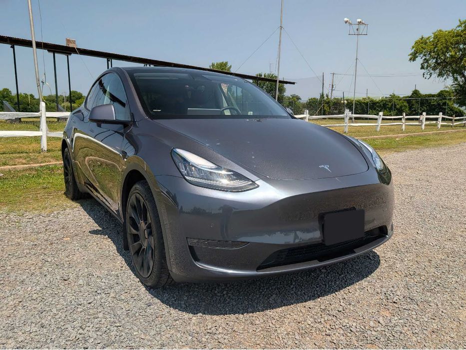 Tesla Model Y      2021