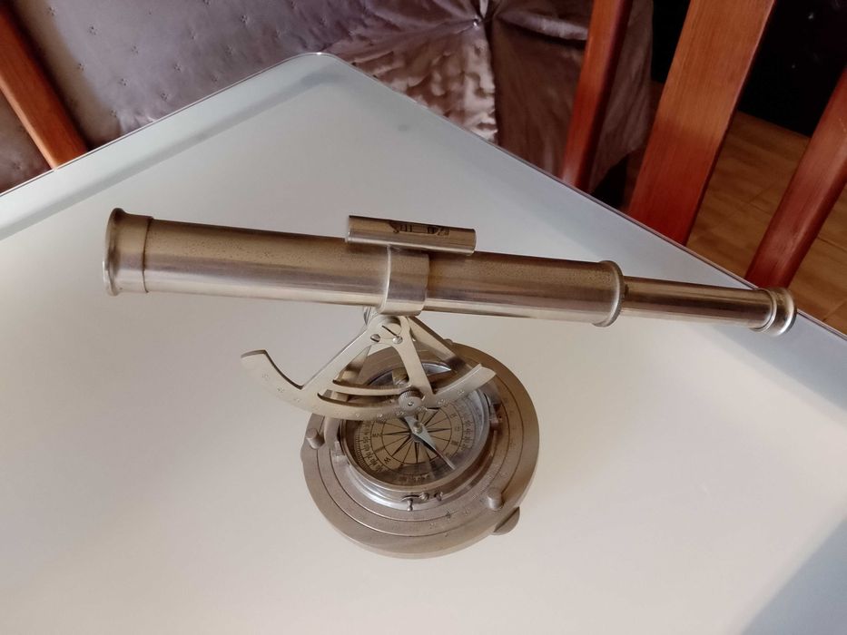 Telescópio óptico em ótimo estado