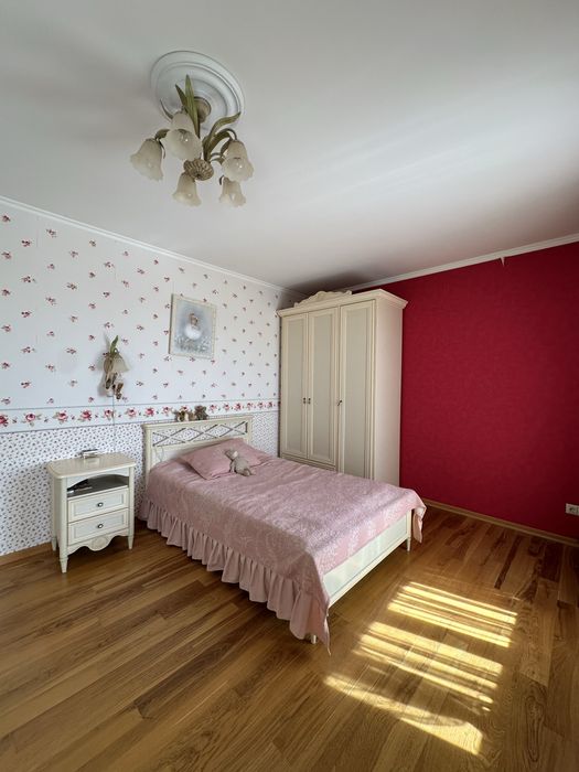 Будинок в класичному стилі. Для Родини в затишному місці біля моря.