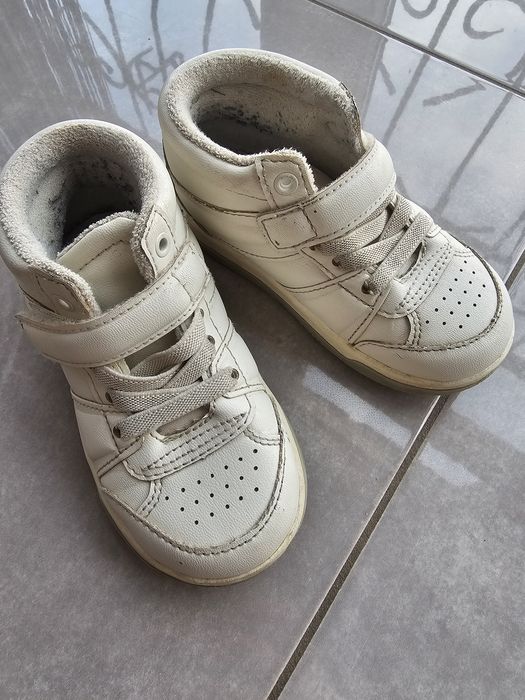 Продам кросовки зара білі