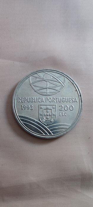 Lote 4 Moedas Escudos Portugal (250$00 / 200$00 / 100$00)