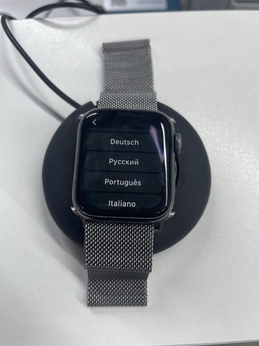 Продам apple watch nike se  40mm