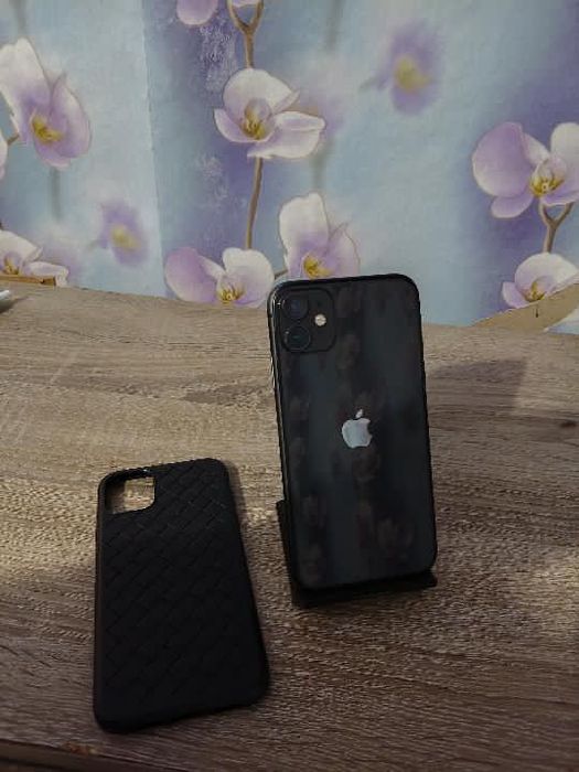 Продам телефон айфон 11 п 64