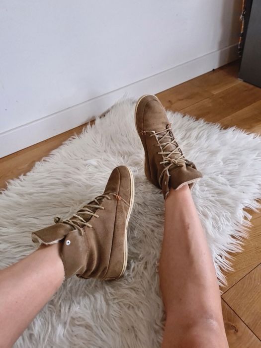 HUB 37 23cm skórzane botki trzewiki wiązane futerko nubuk skóra