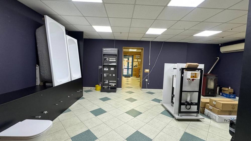 Оренда фасадного приміщення в центрі, 150 м2