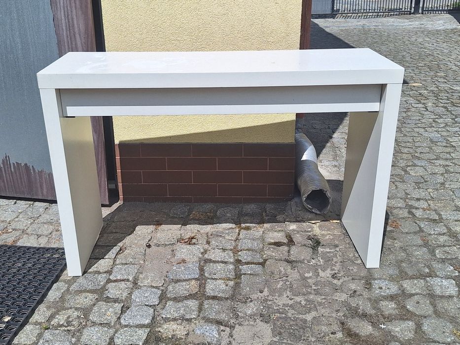 Stół do stylizacji paznokci. Biurko