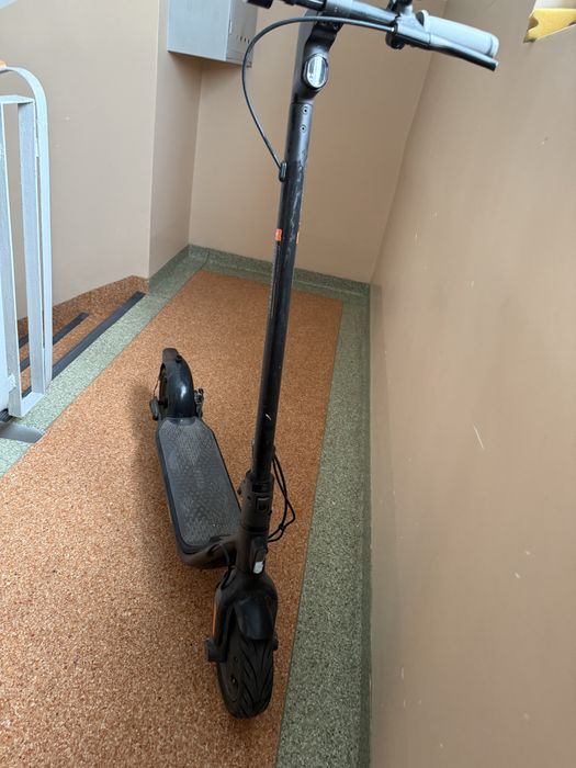 Hulajnoga elektryczna Segway F20D 250W 20km 10" Czarny