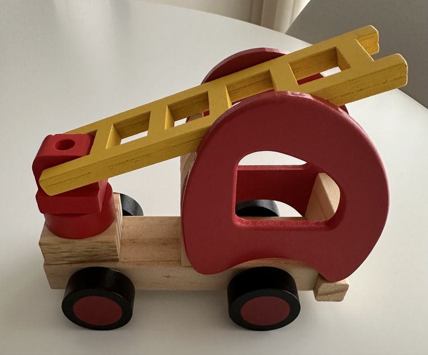 Carro dos bombeiros madeira