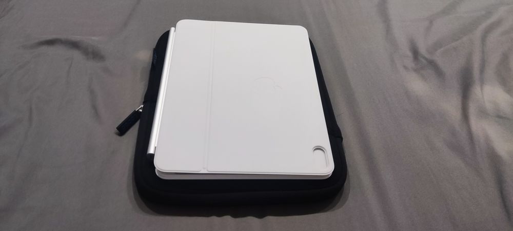 Magic Keyboard para iPad Air de 11 polegadas com capa protetora em estado igual a novo