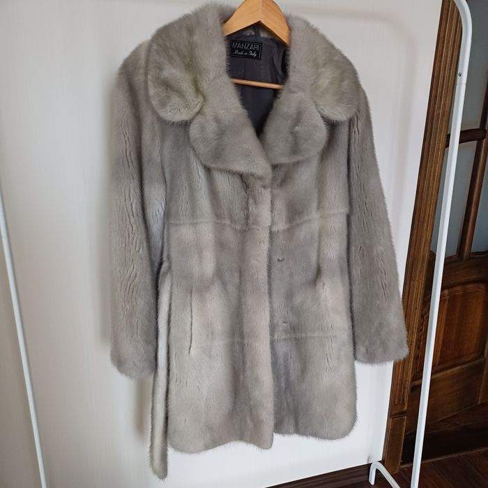 Продаю особисті вживані речі. Блакитна норка.