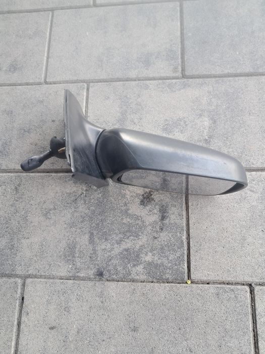 Lusterko zewnętrzne manualne prawe pasażera Toyota Yaris rok 2001