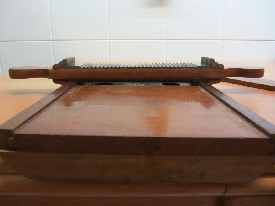 Antigo instrumento de Farmácia Meados Se. XIX