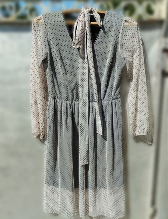 Святкова сукня в горошок