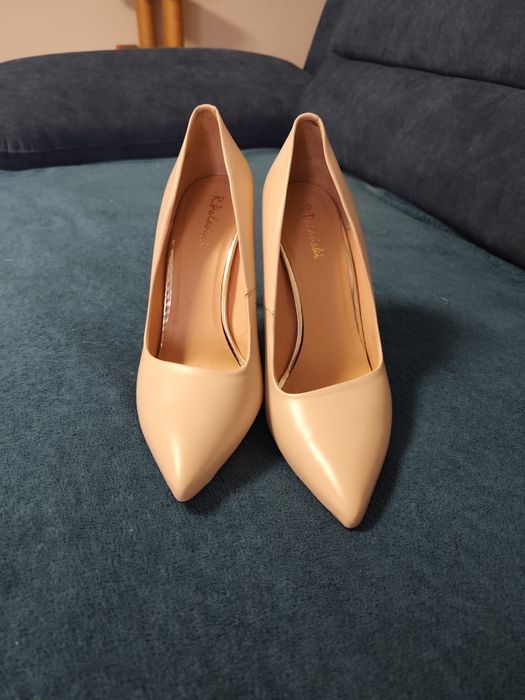 Buty beż lico szpilki R.Polański