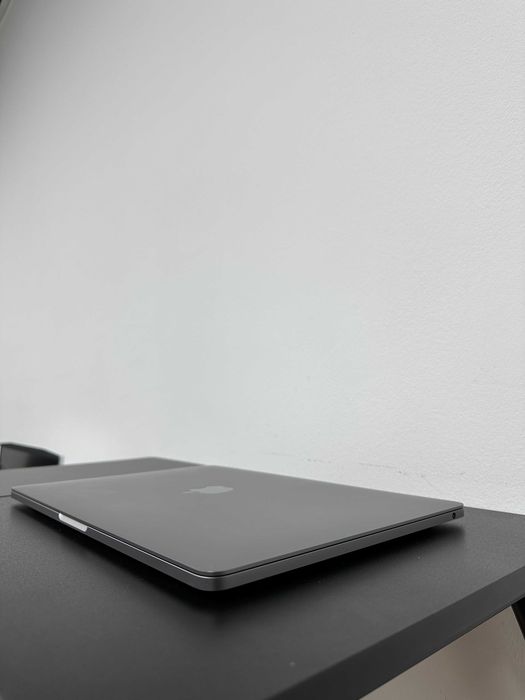 Macbook Pro  2019( i5/ 8gb/128 ssd)
