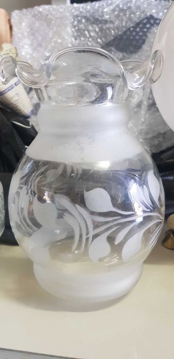 Candeeiros diversos e copos