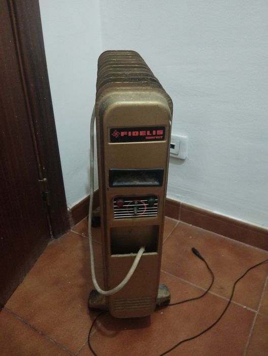 Aquecedor óleo Fidélis compacto avariado