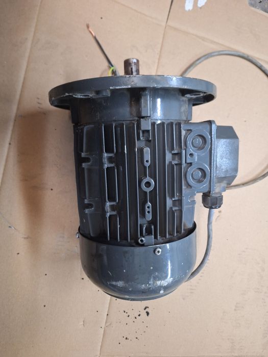 Silnik elektryczny 380 0.75kw 1453obr