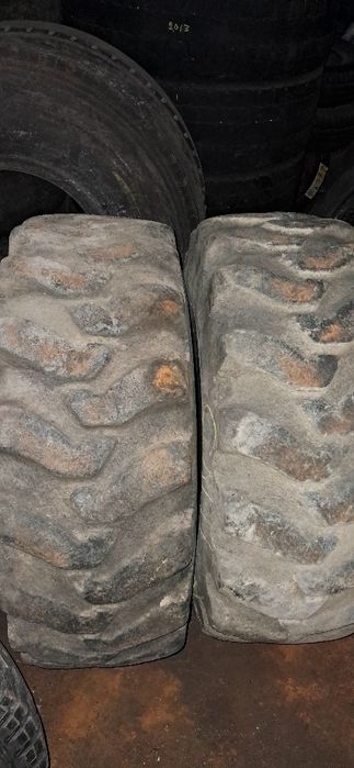 Pneus retroescavadora