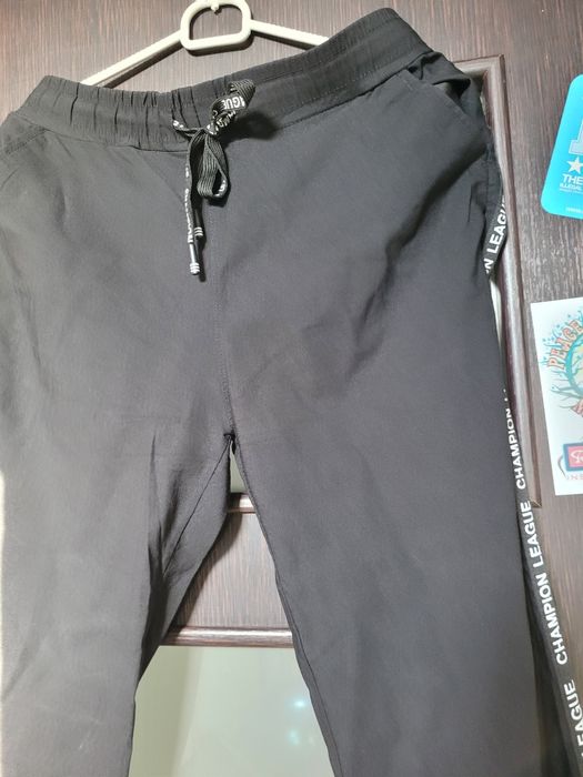 Spodnie dresowe że wstawkami