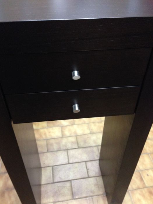 Móvel elegante pequeno com duas gavetas em madeira maciça Wengé