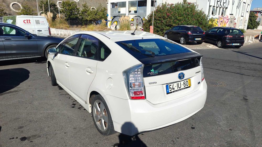 Toyota Prius 1.8 HSD Premium + GPS | 2010 | 200,000 km