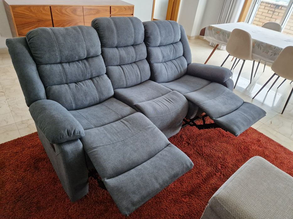 Sofá 3 lugares, 2 são reclináveis,  como novo