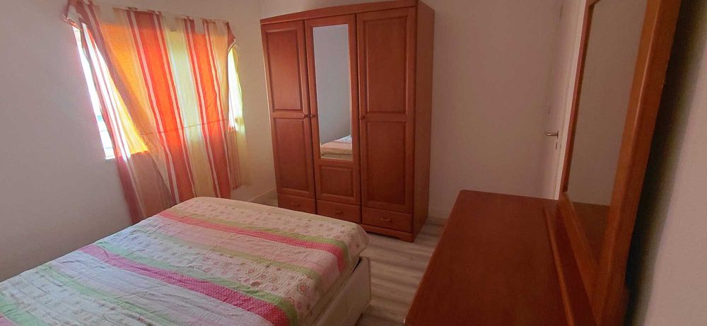 Pessoa responsável, organizada e com boa convivência.