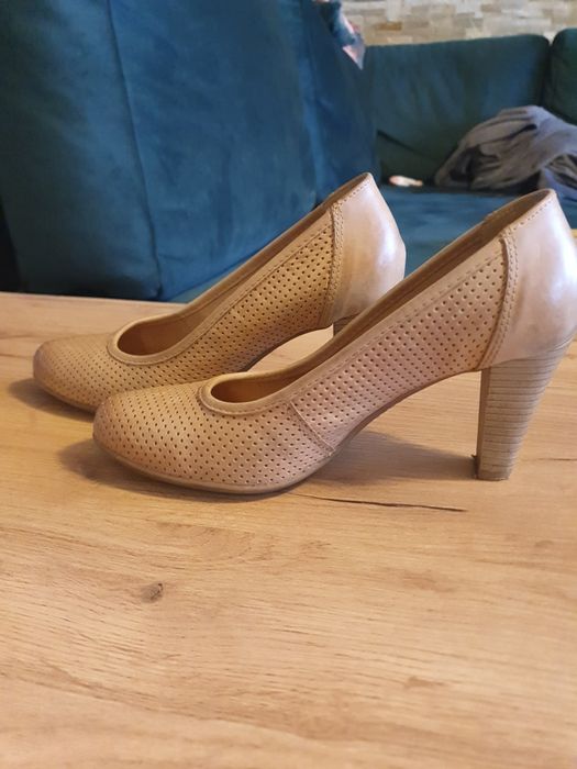 Pantofle Lasocki skórzane nude 36