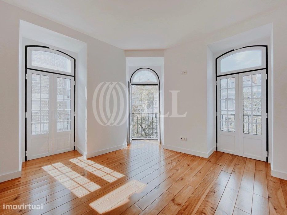 Apartamento T3+1 renovado, na Luciano Cordeiro, Lisboa