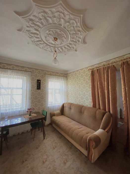 Продам ДОМ г. Лозовая в городе (р-н поликлиники)