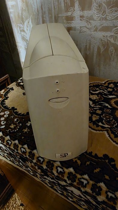 Безперебойник и 3 аккумулятора к нему.