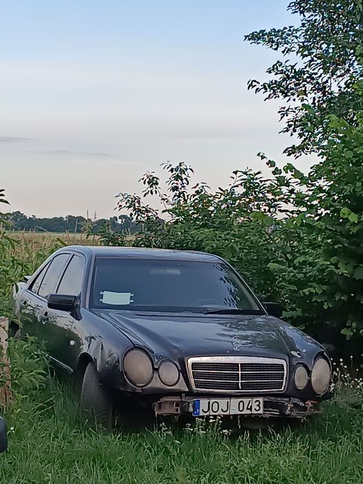 Продам мерс 210 на ходу.: 800 $ - Mercedes-Benz Конотоп на Olx