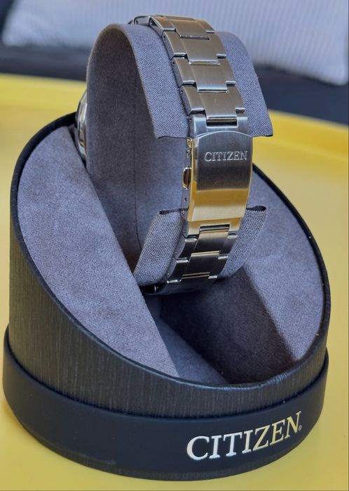 Zegarek CITIZEN J810