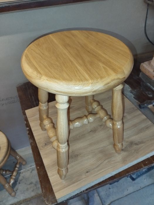 Дубові табуретки