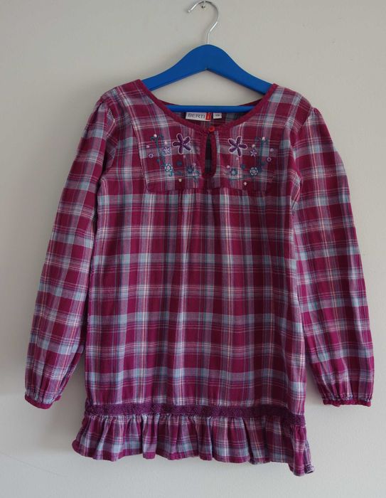 Blusa roxa quadrados com bordado tamanho 128 6-8 anos