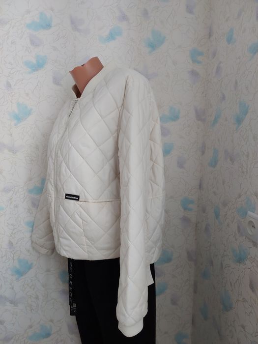 Стильна легенька куртка демі