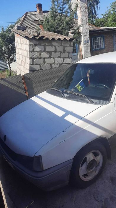 Продам опель кадет 1.3 бензин, 3-дверний на повном бойовом ходу, деталі за тел. 0972164473