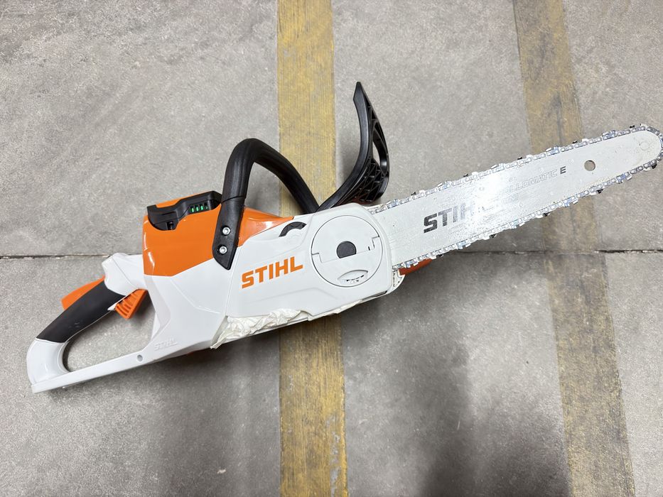 Motoserra Stihl MSA 70 c/ bateria e carregador