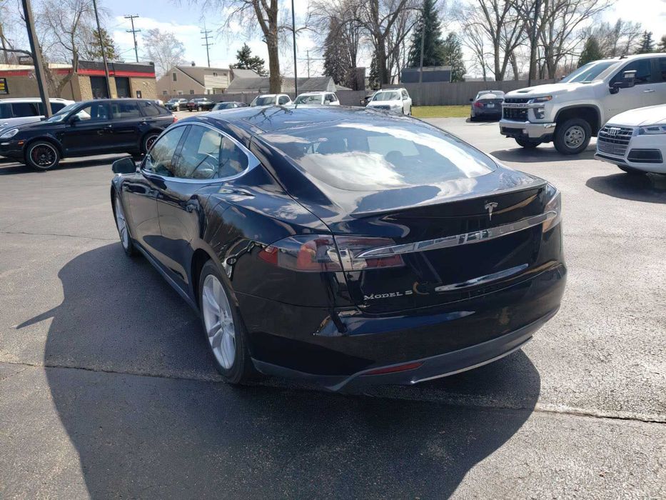 Tesla Model S Performance      2013