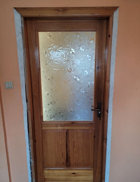 Drzwi drewniane wewnętrzne z ościeżnicą prawe