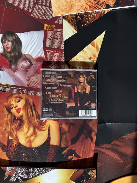 The Life of a Showgirl US 限定 Deluxe CD The Life of a Showgirl US 限定 Deluxe CD - メルカリ