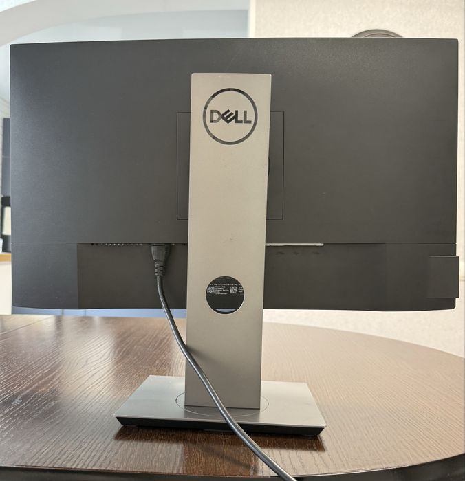 Монітор DELL.
